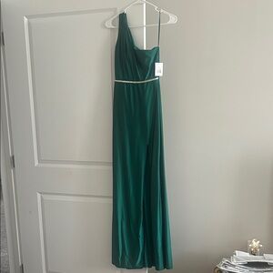 Elegant Green One-Shoulder Gown